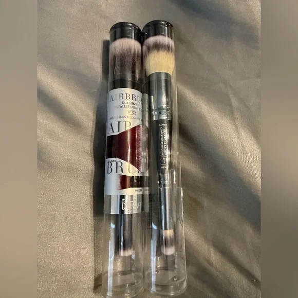 IT Cosmetics Dual-Ended Makeup Brush - Silver and White - Picture 1 of 11